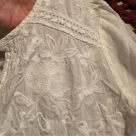 GAP Beautiful Embroidered Top Rayon Cotton3/4 Sleeves women S - Picture 9 of 9